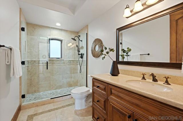 8080 La Jolla Scenic Dr N, La Jolla, CA 92037