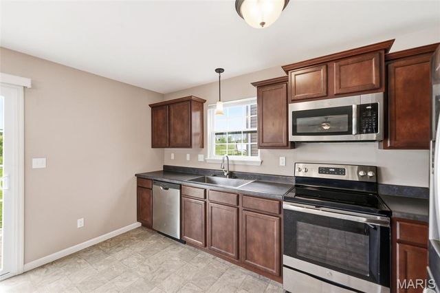 27518 Forest Ridge Drive, Warrenton, MO 63383