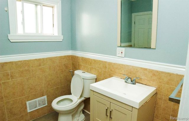 12153 Mcdougall Street, Hamtramck, MI 48212