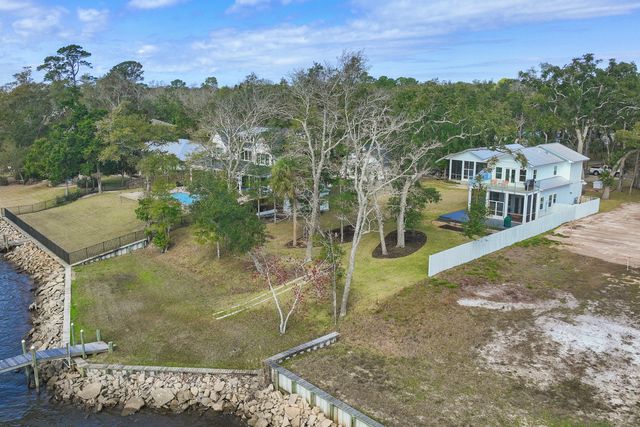 315 Red Barn Road, Freeport, FL 32439