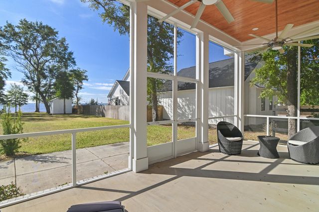 315 Red Barn Road, Freeport, FL 32439