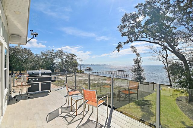 315 Red Barn Road, Freeport, FL 32439