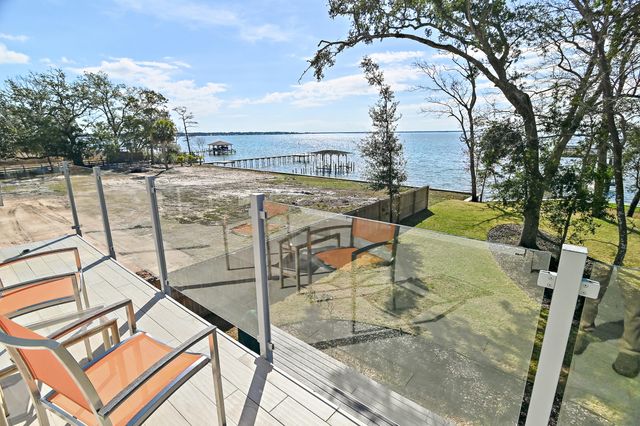 315 Red Barn Road, Freeport, FL 32439