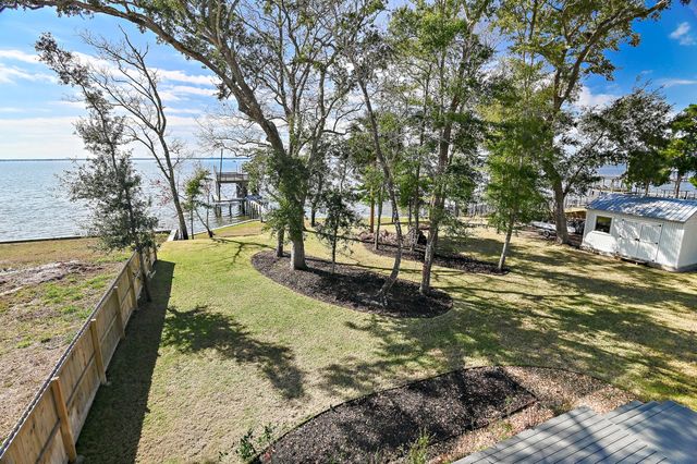 315 Red Barn Road, Freeport, FL 32439