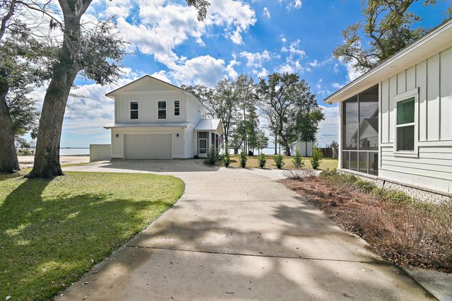 315 Red Barn Road, Freeport, FL 32439