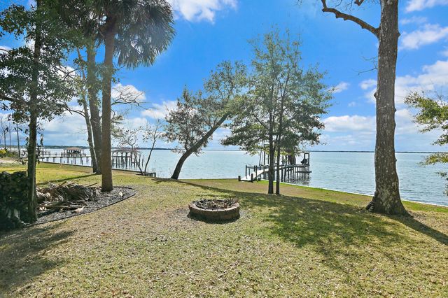 315 Red Barn Road, Freeport, FL 32439