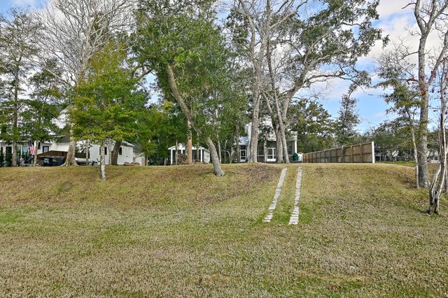 315 Red Barn Road, Freeport, FL 32439