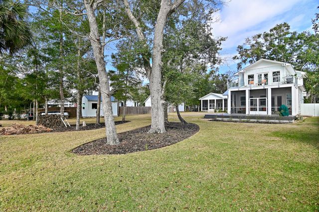 315 Red Barn Road, Freeport, FL 32439