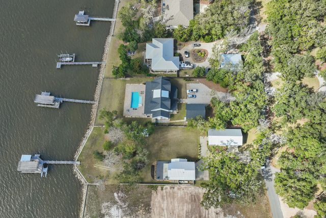 315 Red Barn Road, Freeport, FL 32439