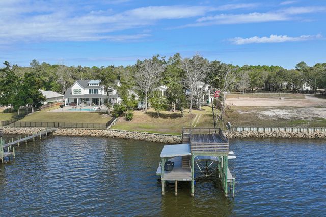 315 Red Barn Road, Freeport, FL 32439