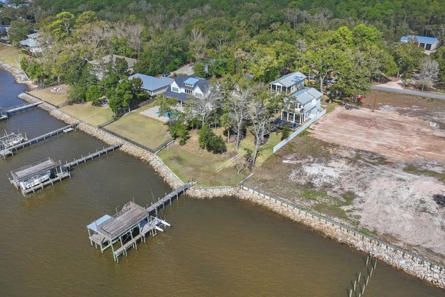 315 Red Barn Road, Freeport, FL 32439