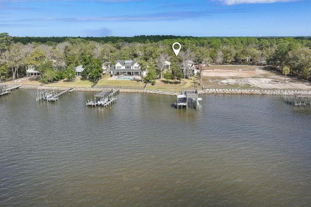 315 Red Barn Road, Freeport, FL 32439