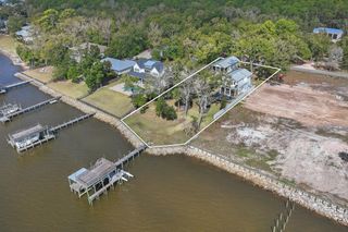 315 Red Barn Road, Freeport, FL 32439