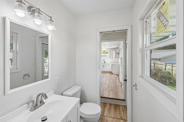 2928 E 40th Street, Des Moines, IA 50317