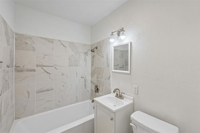 2928 E 40th Street, Des Moines, IA 50317