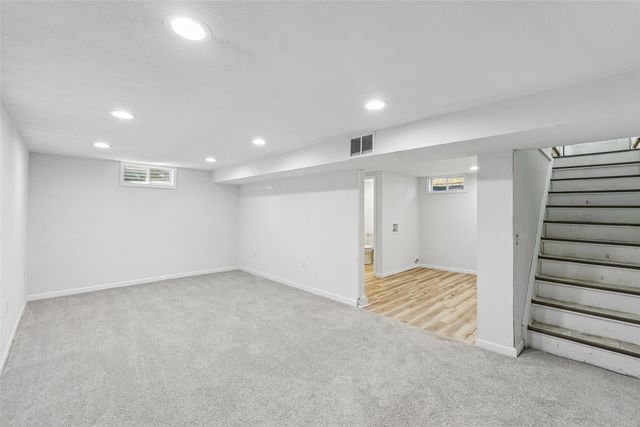 2928 E 40th Street, Des Moines, IA 50317