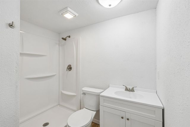 2928 E 40th Street, Des Moines, IA 50317