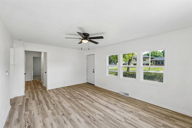 2928 E 40th Street, Des Moines, IA 50317