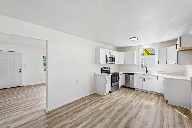 2928 E 40th Street, Des Moines, IA 50317