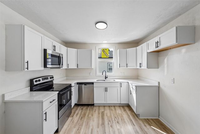 2928 E 40th Street, Des Moines, IA 50317