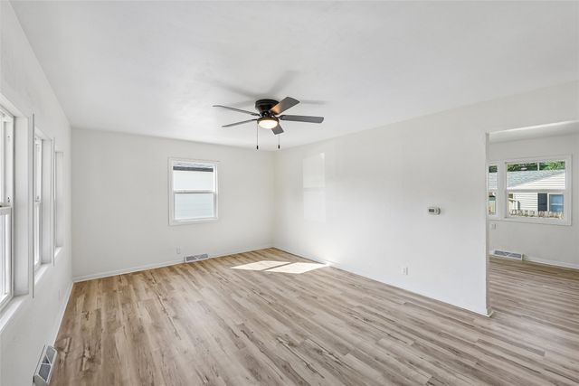 2928 E 40th Street, Des Moines, IA 50317