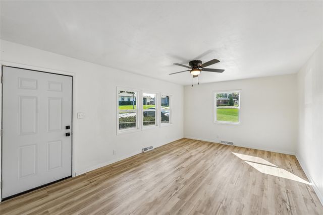 2928 E 40th Street, Des Moines, IA 50317