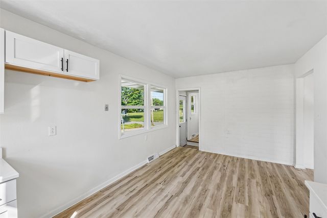 2928 E 40th Street, Des Moines, IA 50317