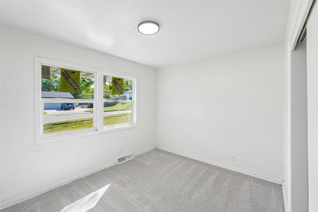 2928 E 40th Street, Des Moines, IA 50317