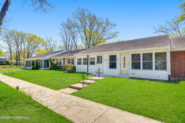 86C Dorchester Drive, Lakewood, NJ 08701
