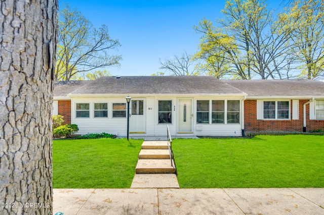 86C Dorchester Drive, Lakewood, NJ 08701