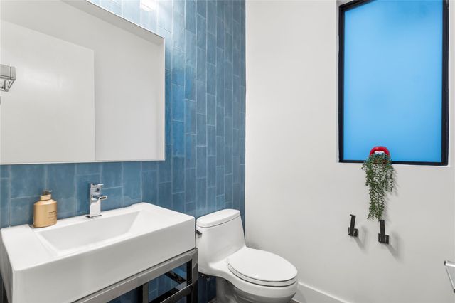 1105 E 12th ST, Austin, TX 78702