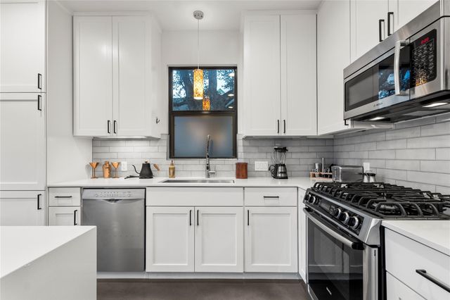 1105 E 12th ST, Austin, TX 78702