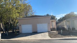 11220 CENTER POINT RD, San Antonio, TX 78233