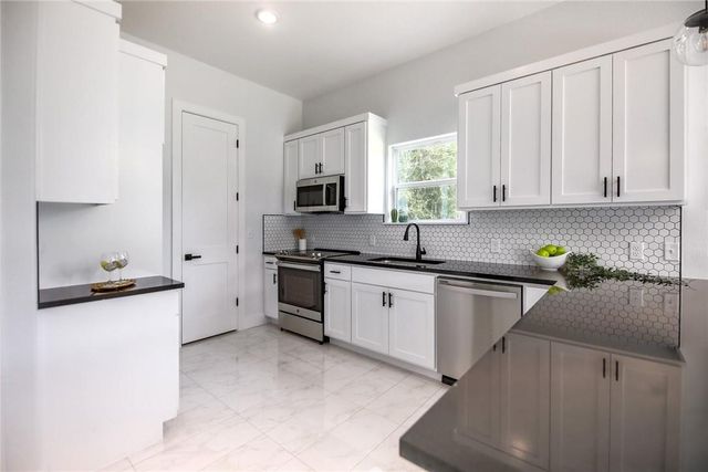 137 Lakeside DR, Bastrop, TX 78602