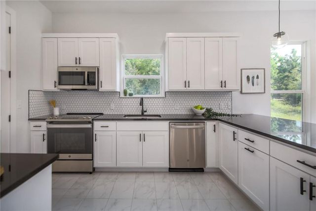 137 Lakeside DR, Bastrop, TX 78602