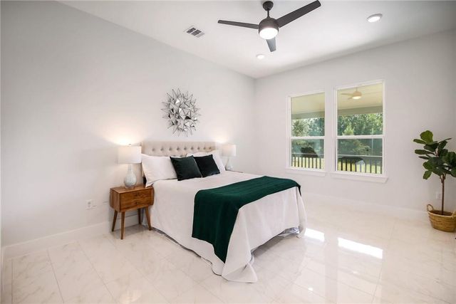 137 Lakeside DR, Bastrop, TX 78602