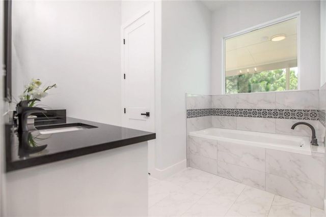 137 Lakeside DR, Bastrop, TX 78602