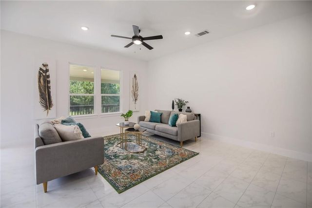 137 Lakeside DR, Bastrop, TX 78602