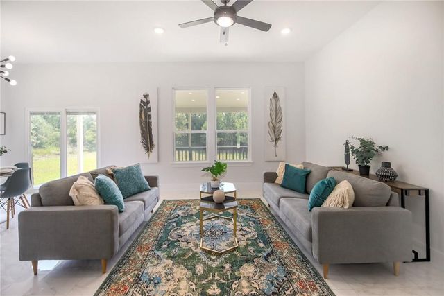 137 Lakeside DR, Bastrop, TX 78602