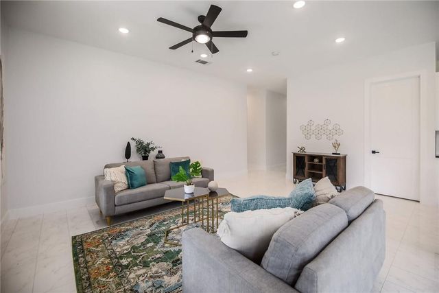 137 Lakeside DR, Bastrop, TX 78602