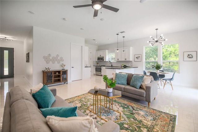 137 Lakeside DR, Bastrop, TX 78602