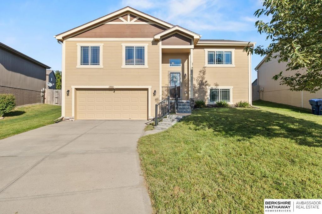 13801 S 44th Street, Bellevue, NE 68123