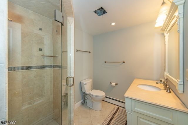 116 Chincopee Rd, Jefferson Twp., NJ 07849