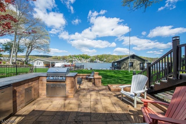 116 Chincopee Rd, Jefferson Twp., NJ 07849