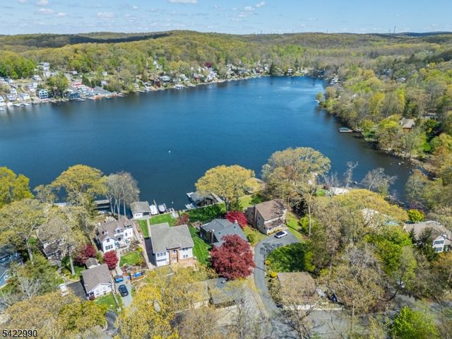 116 Chincopee Rd, Jefferson Twp., NJ 07849
