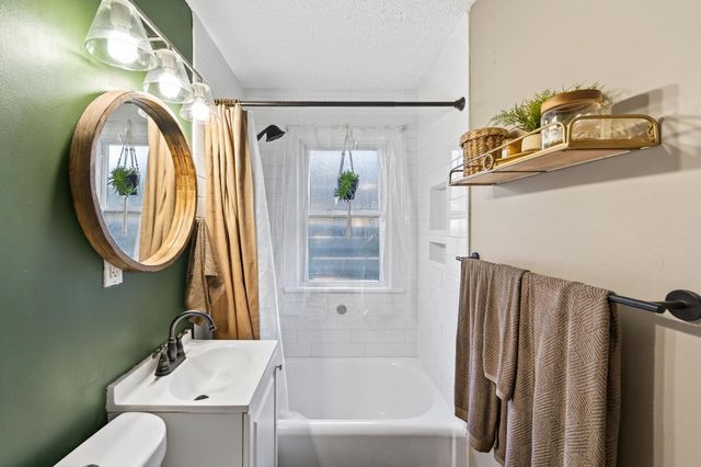 1812 Carl Street, Lauderdale, MN 55113