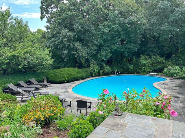 120 W Creek Farms Road, Sands Point, NY 11050