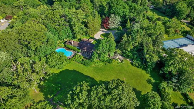 120 W Creek Farms Road, Sands Point, NY 11050