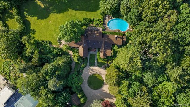 120 W Creek Farms Road, Sands Point, NY 11050