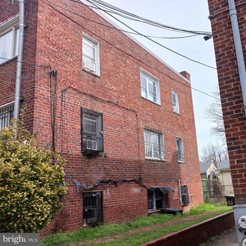 807 48TH PL NE, Washington, DC 20019